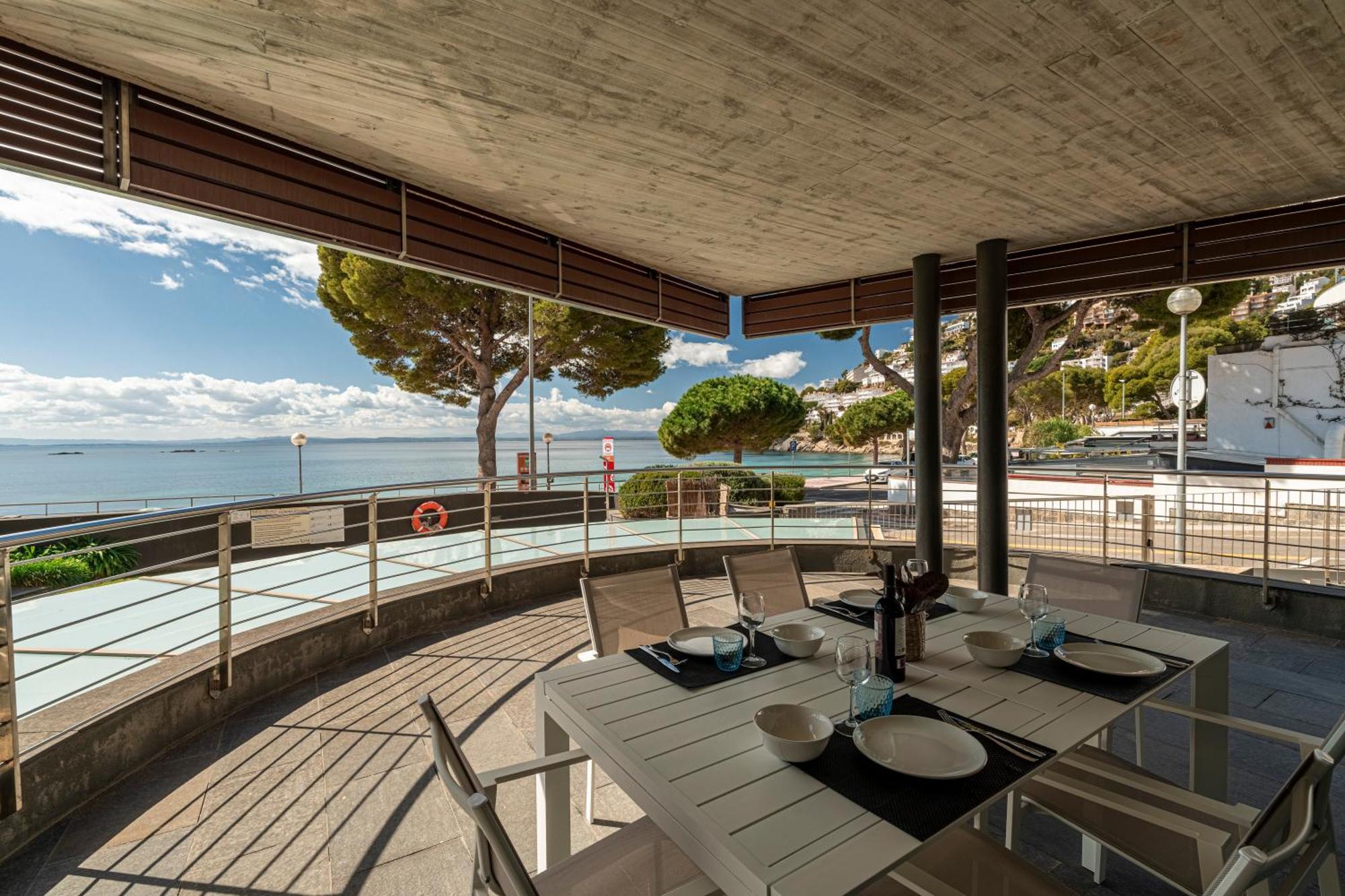 Apartamento Con Gran Terraza Delante Del Mar Roses Exterior foto